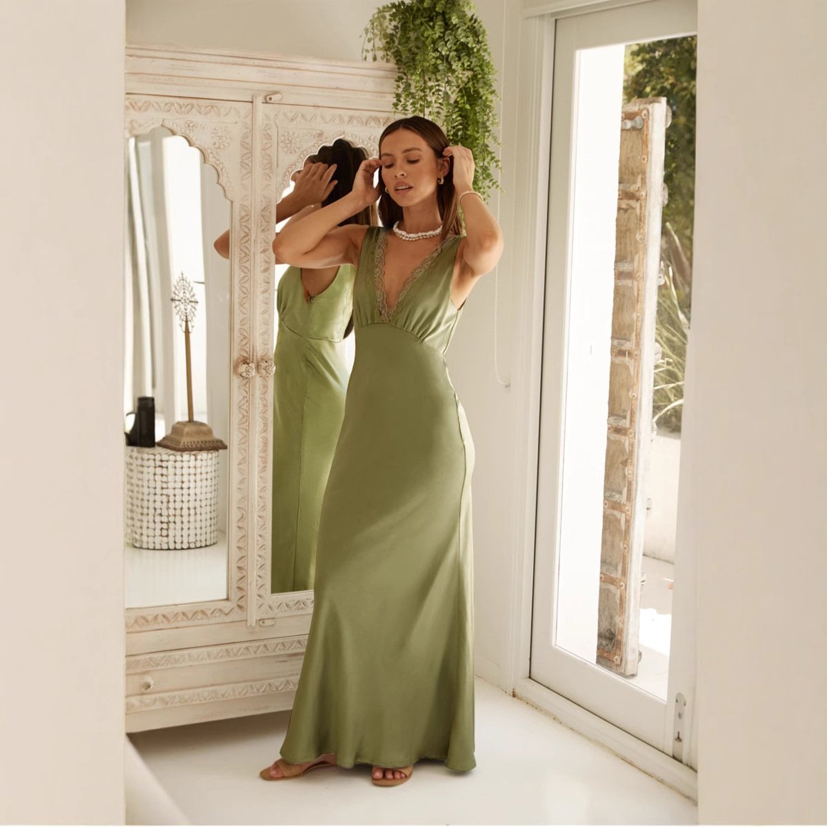 Women's Fashion Solid Color And V-neck Slim-fit Sexy Lace Dress - Image 6